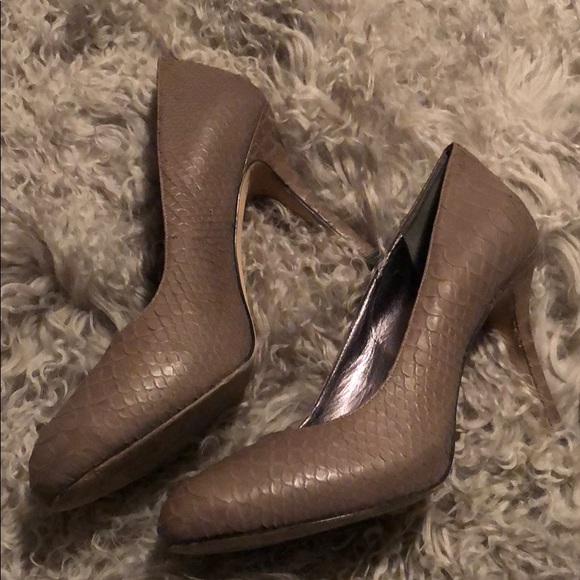 Adorable Heels  neutral brown / with a grey hue. - Picture 2 of 6